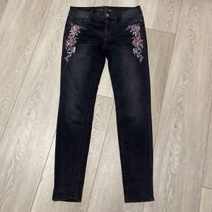 WHBM “The Jegging” with embroidery detail